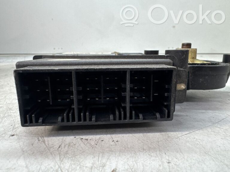 Moteur de lève-vitre de porte avant