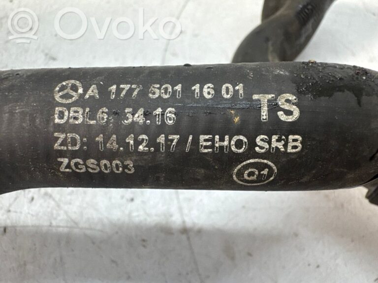 Tuyau de liquide de refroidissement moteur