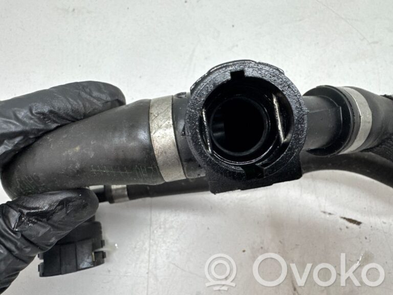 Tuyau de liquide de refroidissement moteur
