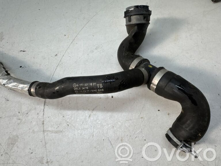 Tuyau de liquide de refroidissement moteur