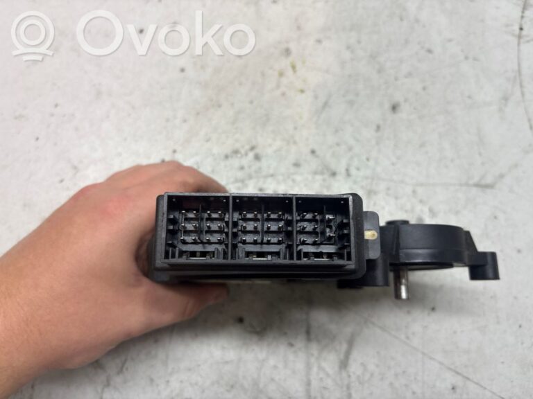 Moteur de lève-vitre de porte avant